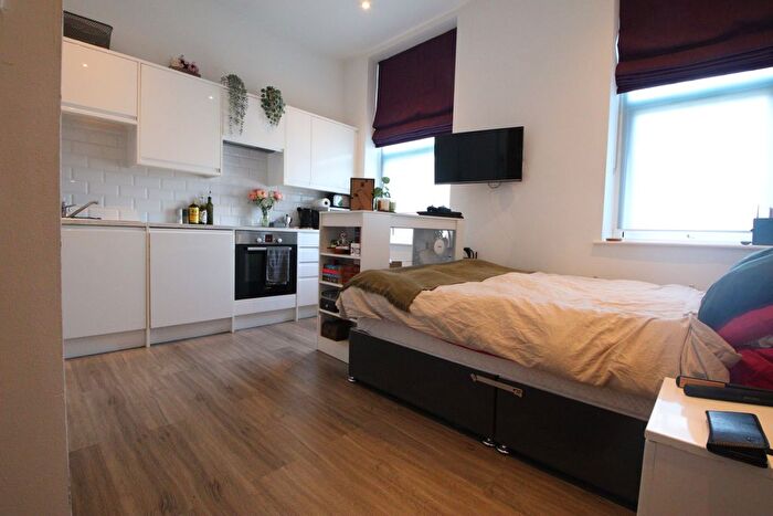 Studio To Rent In Finchley Road, London, NW3