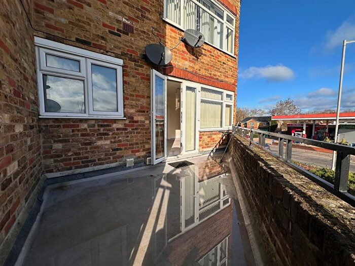 2 Bedroom Flat To Rent In Oxford Road, Denham, Uxbridge, UB9