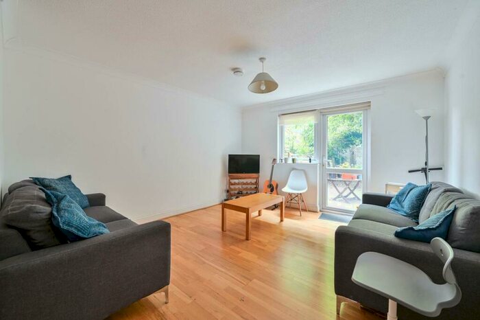 4 Bedroom Semi-Detached House To Rent In Canterbury Place, Elephant And Castle, London, SE17