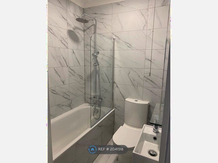 2 Bedroom Flat To Rent In The Avenue, London, W13