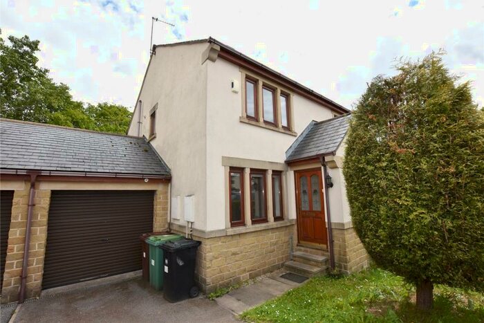 2 Bedroom Semi-Detached House To Rent In Holme Farm Court, New Farnley, Leeds, LS12