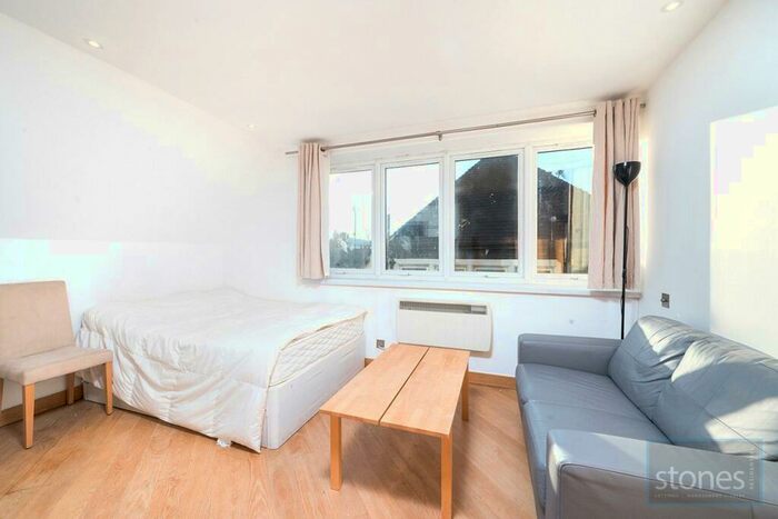 Apartment To Rent In Frognal, Hampstead, London, NW3