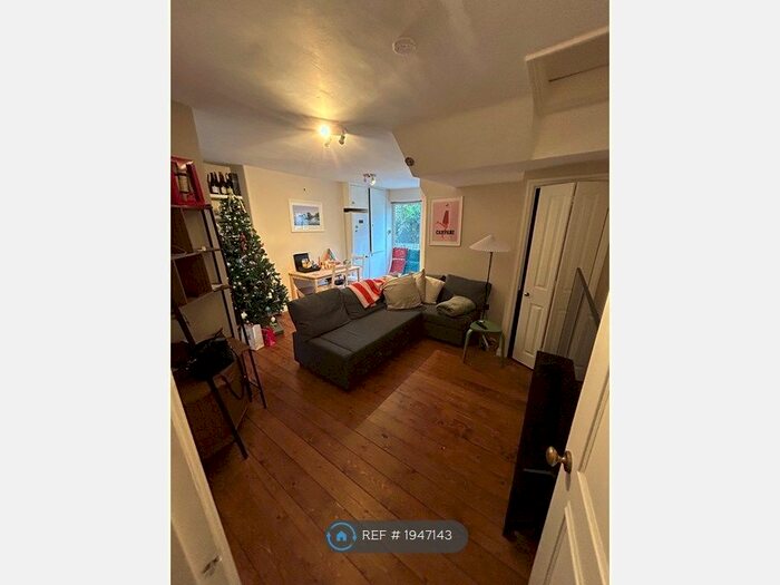 1 Bedroom Flat To Rent In Eastlake Road, London, SE5