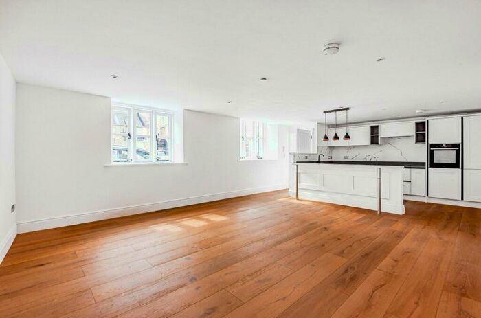 2 Bedroom Apartment To Rent In Chipping Street, Tetbury, Gloucestershire, GL8