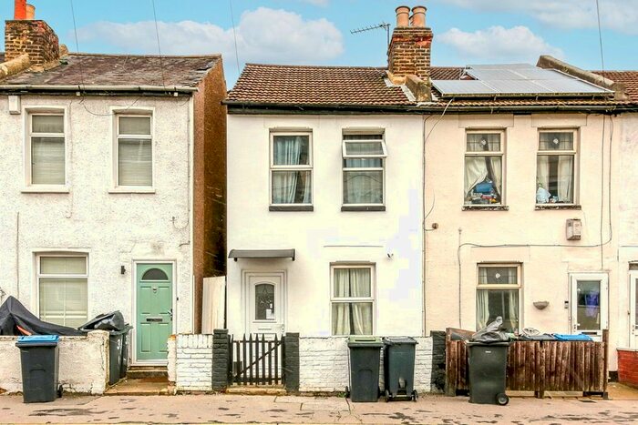 3 Bedroom End Of Terrace House To Rent In Zion Road, Thornton Heath, CR7