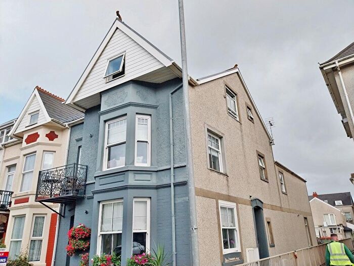 1 Bedroom Flat For Sale In Esplanade Avenue, Porthcawl, Bridgend (County Of), CF36