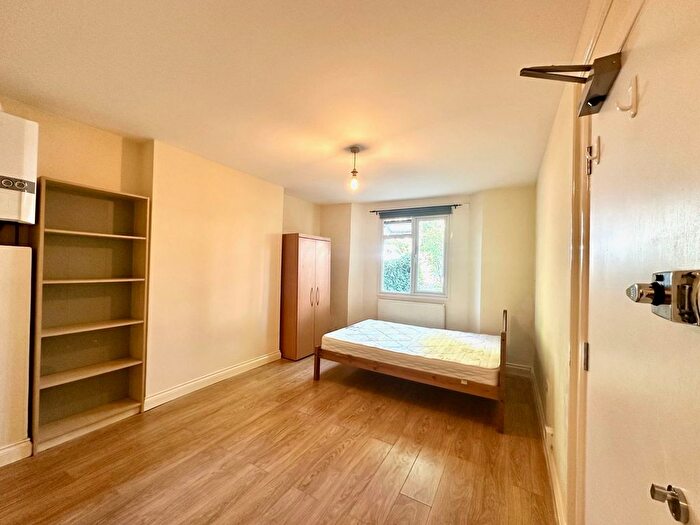Studio To Rent In London, N4