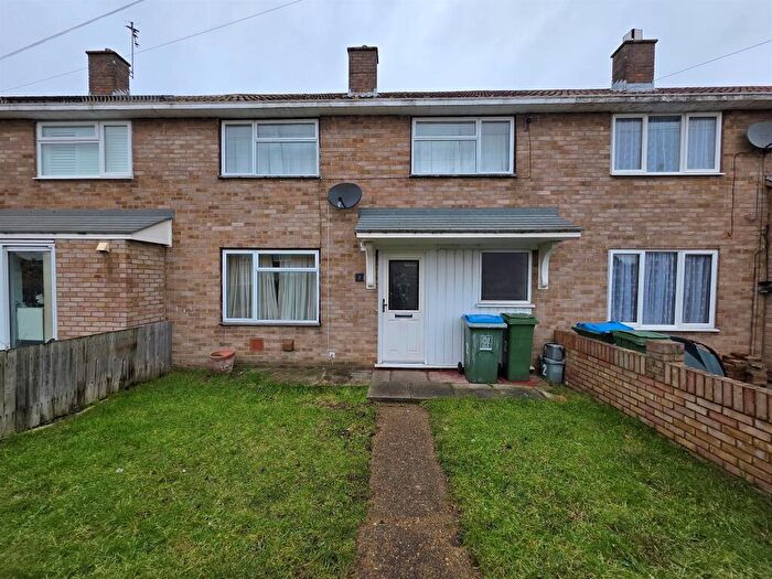 3 Bedroom Terraced House For Sale In Terry Drive, Aylesbury, HP19