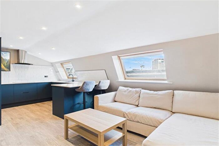 2 Bedroom Apartment To Rent In - Grainger Street, Newcastle Upon Tyne, NE1