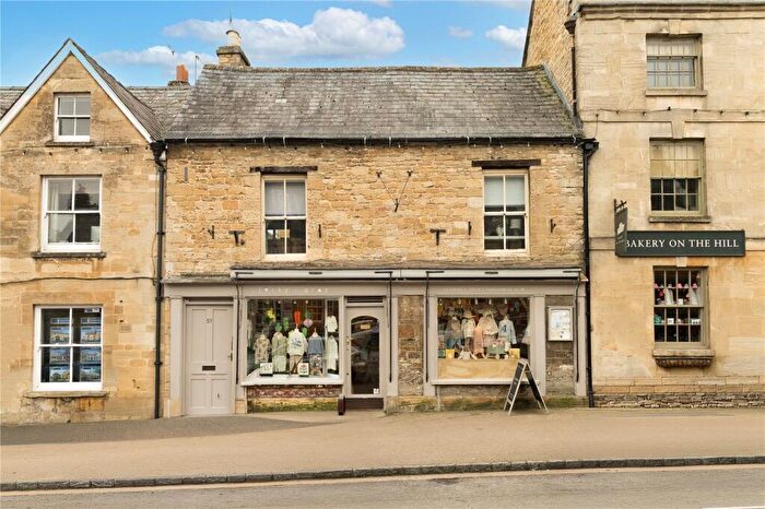 3 Bedroom Link Detached House For Sale In High Street, Burford, Oxfordshire, OX18