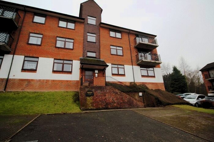 1 Bedroom Flat To Rent In Hillside Road, Whyteleafe, CR3