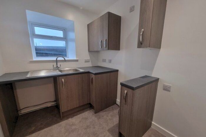 2 Bedroom Flat To Rent In West Street, Abertawe, SA4