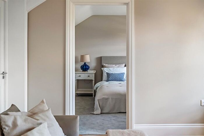 1 Bedroom Flat For Sale In Horsham Road, Beare Green, Dorking, RH5