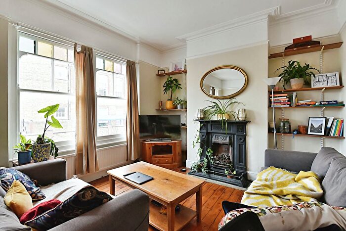 3 Bedroom Maisonette To Rent In Kingswood Road, London, SW2