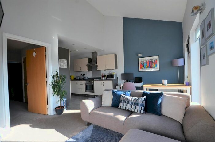 2 Bedroom Flat To Rent In The Serpentine, Aylesbury, HP19