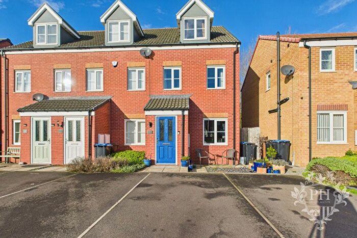 3 Bedroom End Terrace House For Sale In Buckthorn Grove, Middlesbrough, TS8