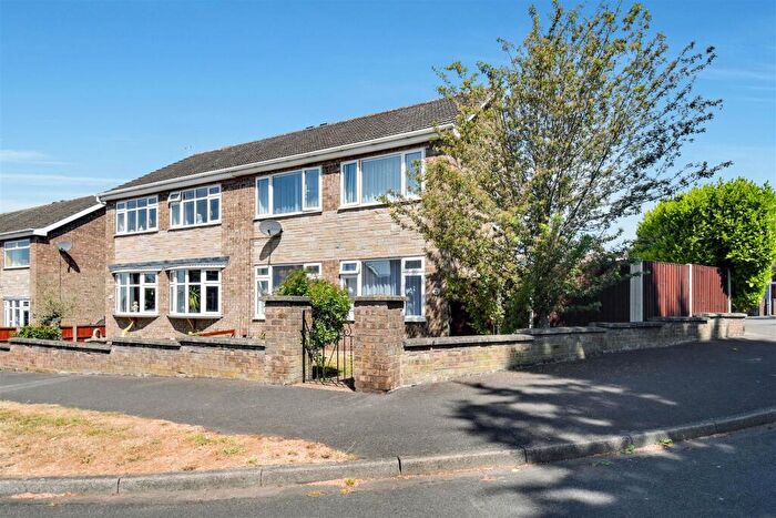 3 Bedroom Semi-Detached House For Sale In Mendip Road, Scunthorpe, DN17