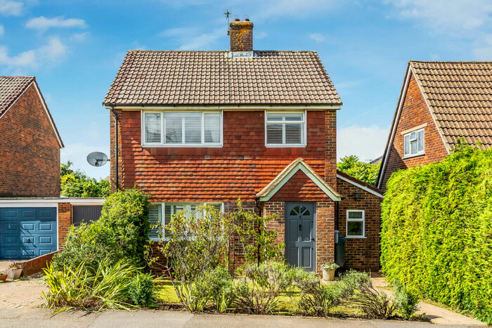 3 Bedroom Link Detached House For Sale In St Andrews Way, Oxted, RH8