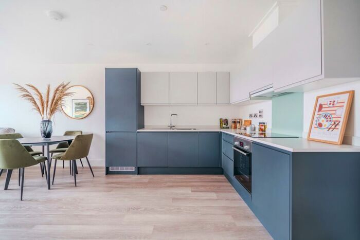 2 Bedroom Flat To Rent In Whiffens Avenue Chatham, ME4