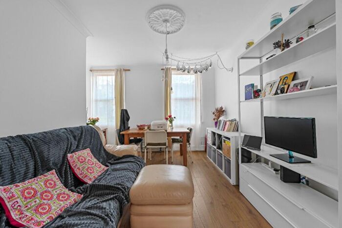1 Bedroom Flat For Sale In Idmiston Road, London, E15