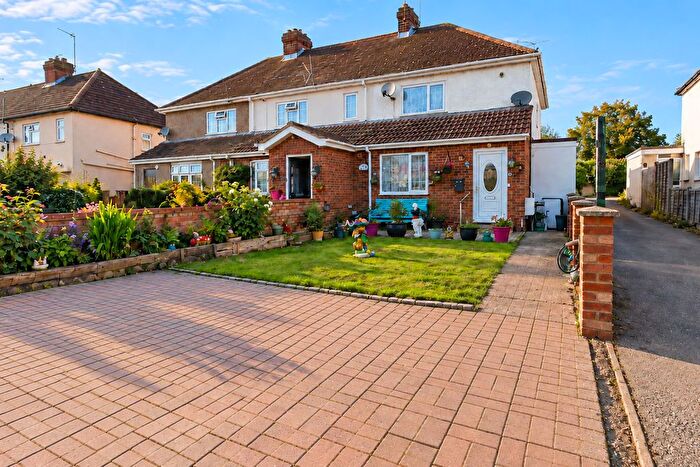 3 Bedroom End Of Terrace House For Sale In Stortford Road, Hoddesdon, EN11