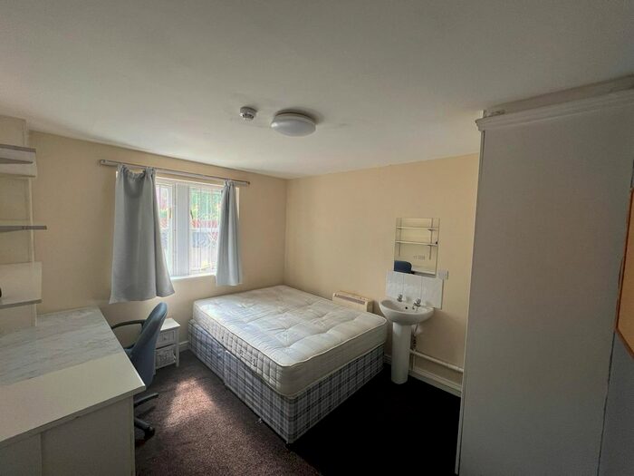 10 Bedroom Semi-Detached House To Rent In Ebberston Terrace, Leeds, LS6