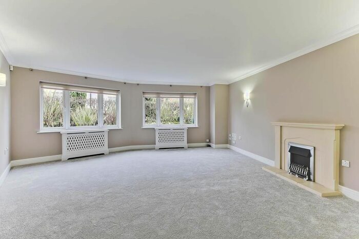 2 Bedroom Flat To Rent In Portsmouth Road, Cobham, KT11