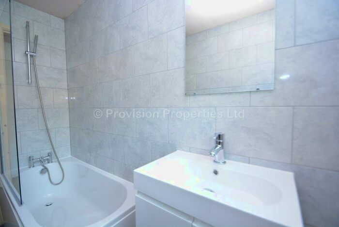 2 Bedroom Semi-Detached House To Rent In Well Close Rise, City Centre, Leeds, LS2