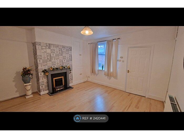 2 Bedroom Terraced House To Rent In King Street, Pontefract, WF8