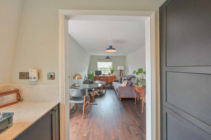 1 Bedroom Flat To Rent In Portland Grove, Stockwell, London, SW8