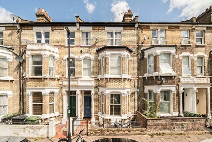 3 Bedroom Flat For Sale In Sandmere Road, Clapham, SW4