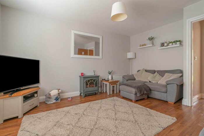 4 Bedroom Semi-Detached House To Rent In Turner Road, Buxton, SK17