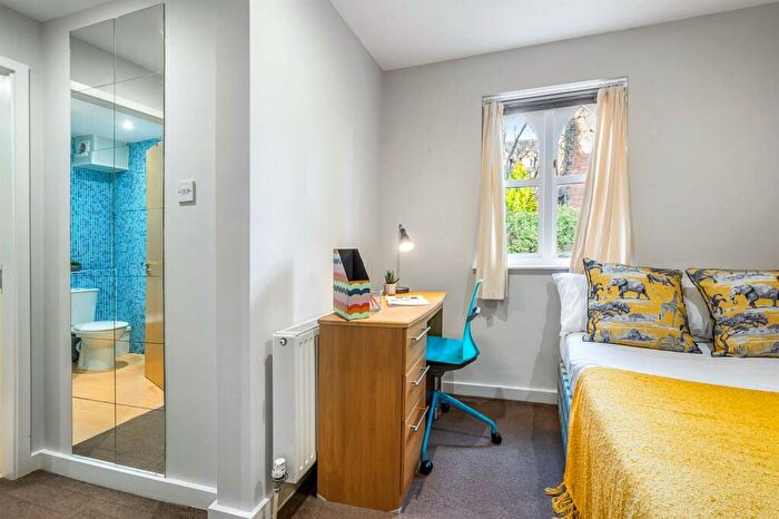 1 Bedroom Flat To Rent In Flat, Hyde Terrace, Leeds, LS2