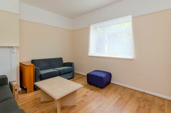 4 Bedroom Semi-Detached House To Rent In Worcester Road, Stoughton, Guildford, GU2