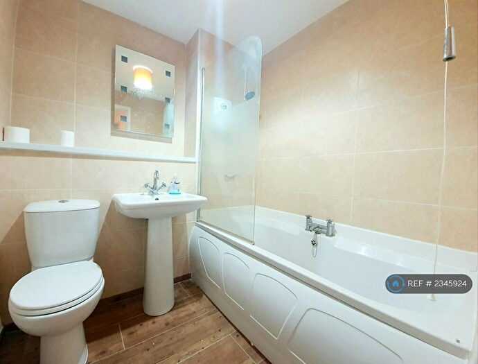 2 Bedroom Flat To Rent In Buckingham House, Milton Keynes, MK9