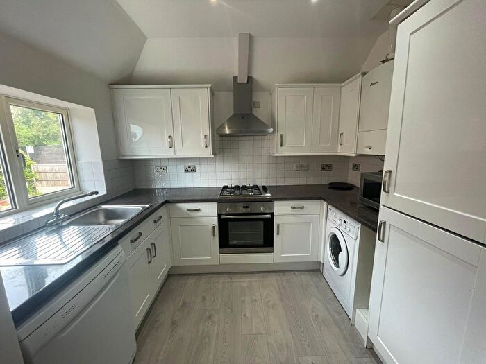 1 Bedroom Flat To Rent In West Wycombe Road, HP12