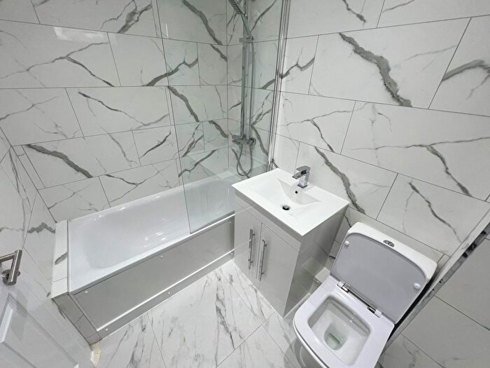 2 Bedroom Flat To Rent In Albert Road, South Norwood, SE25