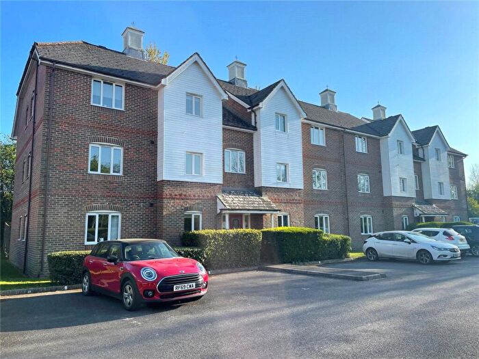 2 Bedroom Apartment For Sale In Mallard Way, Aldermaston, Reading, Berkshire, RG7