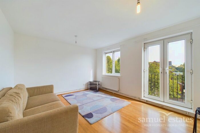 2 Bedroom Flat To Rent In Central Hill, Crystal Palace, SE19