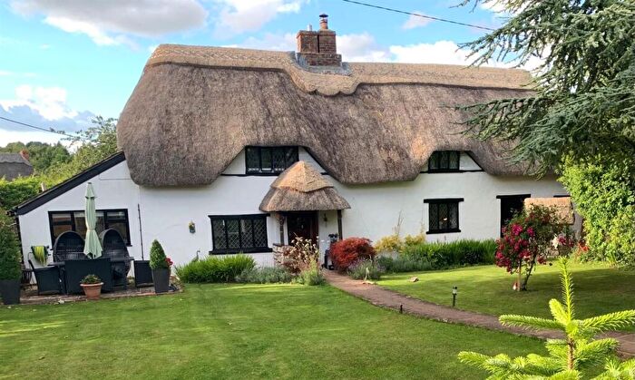 4 Bedroom Detached House For Sale In Park Lane, Cherhill, SN11