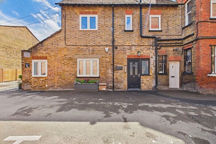 2 Bedroom Flat To Rent In St. Leonards Road, Windsor, Berkshire, SL4