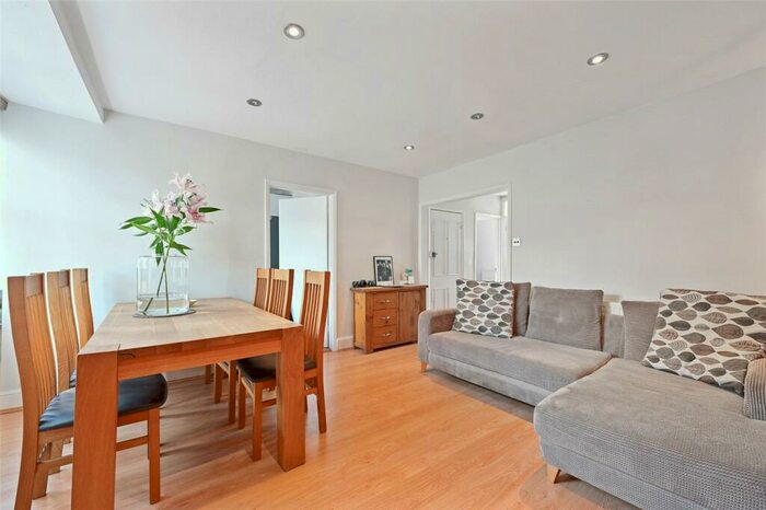 2 Bedroom Apartment To Rent In Glenloch Road, London, NW3
