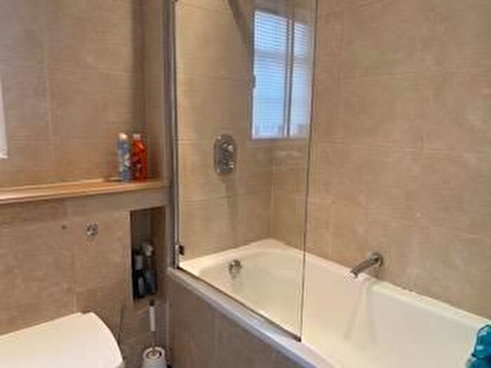 1 Bedroom Flat To Rent In Cedar Terrace, Richmond, TW9