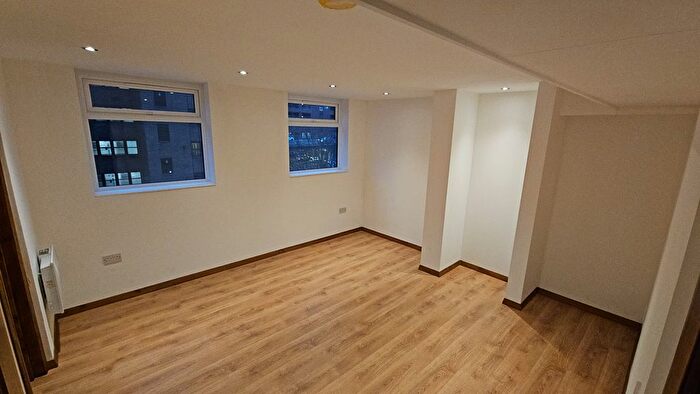 3 Bedroom Flat To Rent In Chapel Street, Luton, LU1