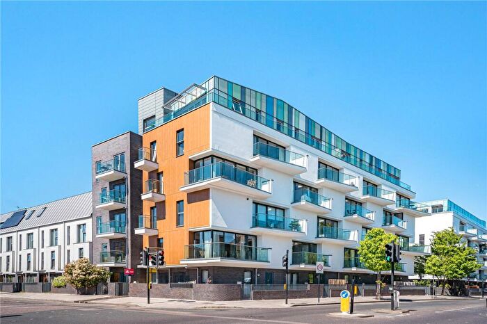 2 Bedroom Apartment For Sale In Richmond Road, London, E8
