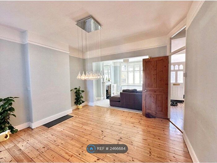 3 Bedroom Semi-Detached House To Rent In The Crosspath, Radlett, WD7