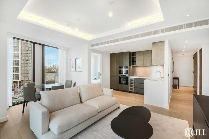 3 Bedroom Flat To Rent In Carnation Way, London, SW8