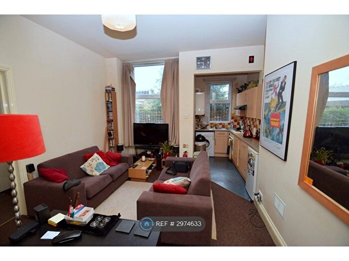 1 Bedroom Flat To Rent In Withington Road, Manchester, M16