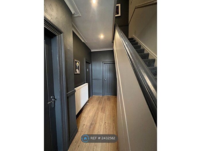 4 Bedroom Semi-Detached House To Rent In Woodchurch Lane, Birkenhead, CH42