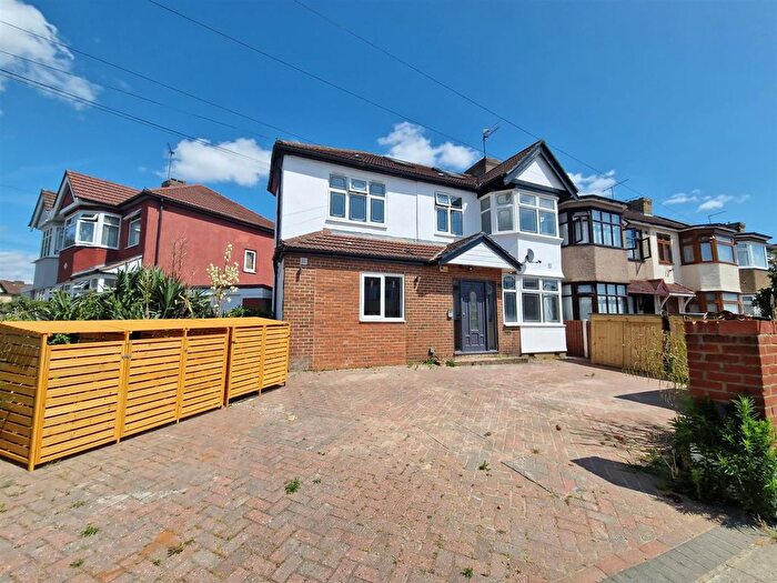 Studio To Rent In Boleyn Avenue, Enfield, EN1